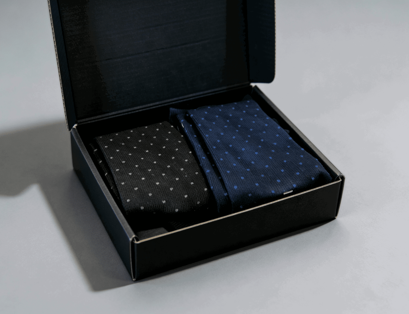 Πακέτο 2 Gentlement Compression Swiss Dot Socks – 1 μαύρη & 1 navy blue